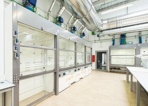 Laboratory Fume Hoods Manufacturer in India | GD Waldner